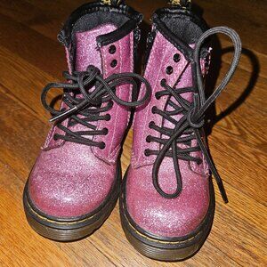 Dr. Martens JY004 T